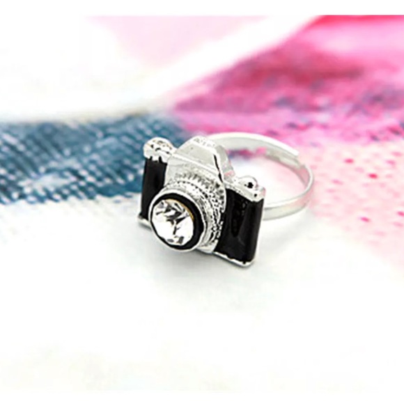 Jewelry - Silver black enamel Camera with crystal flash 📸